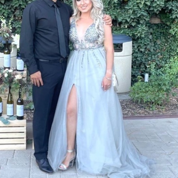 Beautiful formal grey dress - Picture 2 of 7